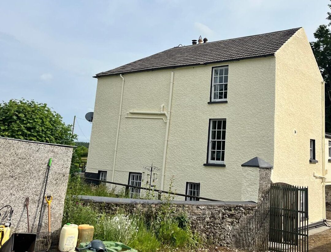 Clean, bright pebble dash render finished in ProPERLA Cotswold Crème after wall cleaning and coating in Cloughjordan.